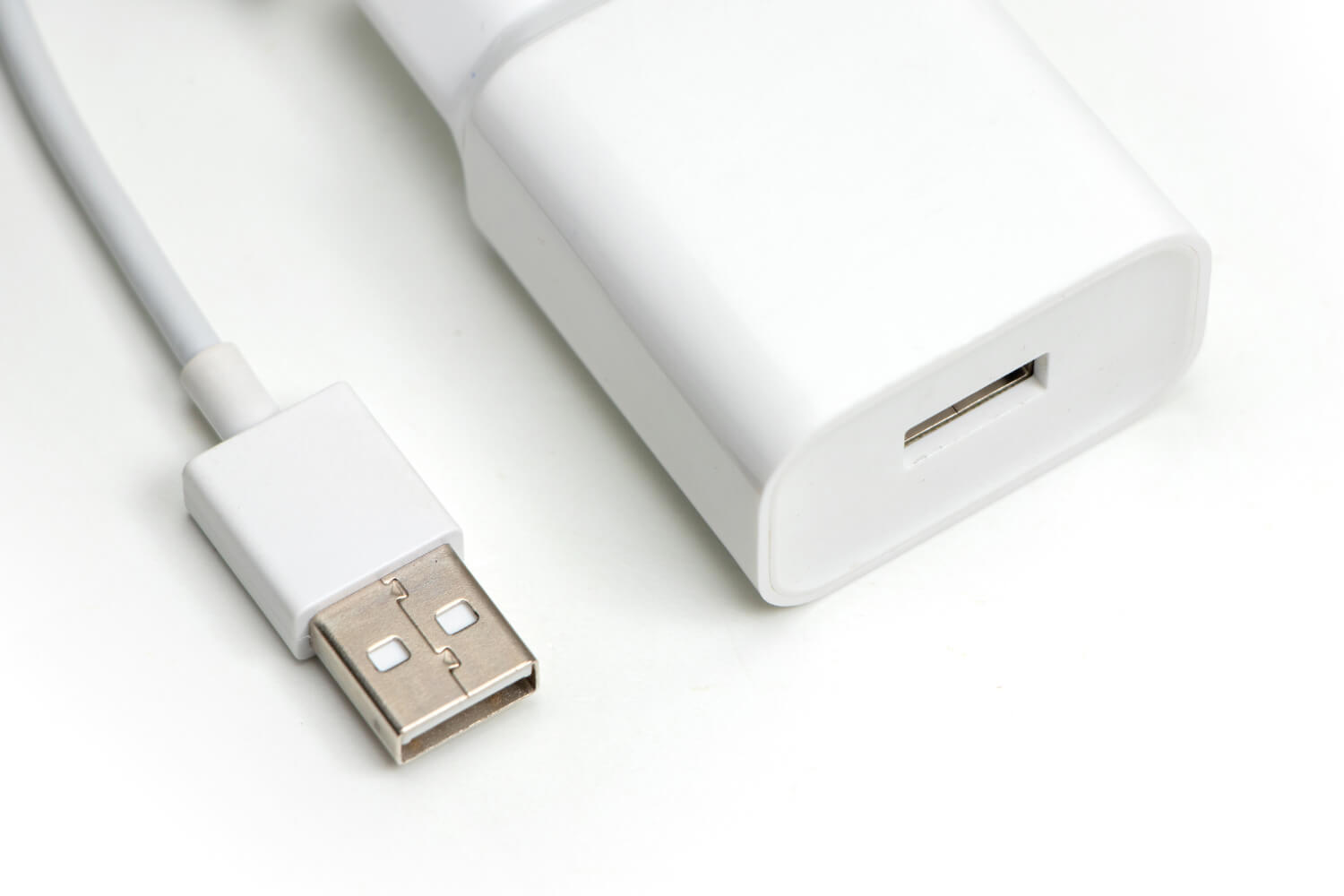 Melhor carregador universal: os 8 melhores em 2024